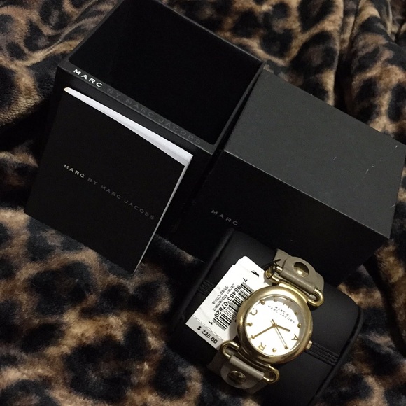 Marc Jacobs Watch - Picture 2 of 5
